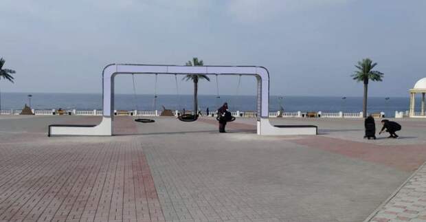 Качели почти за Т5 млн установили на набережной в Актау