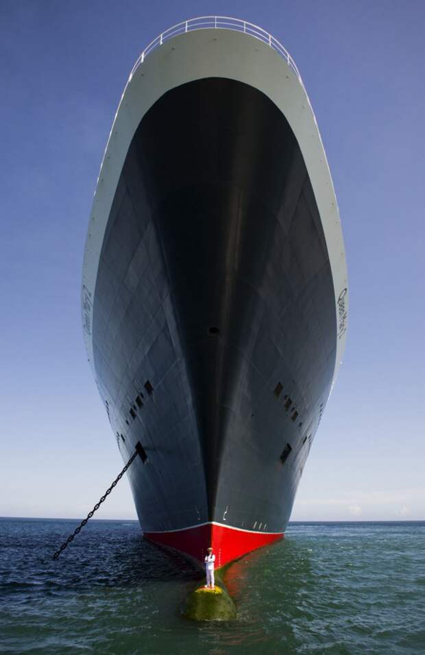 Океанский лайнер Queen Mary 2
