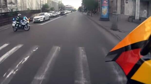 В Красноярске экстремал на квадроцикле устроил гонки с полицией по центру города авто, видео, гибдд, дпс, квадроцикл, нарушитель, погоня, преследование