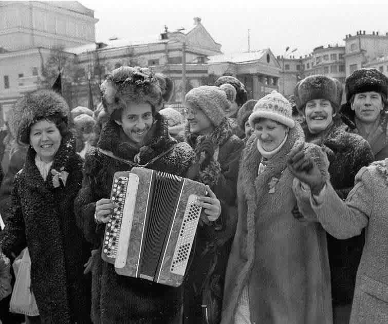Площадь Революции. Праздничная демонстрация, 7 ноября 1984 года, г. Челябинск