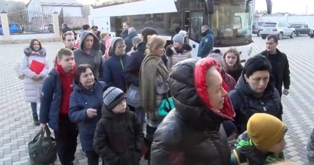 Жизнь под обстрелом ВСУ: жители ДНР отправились в Южную Осетию, чтобы спасти детей от войны