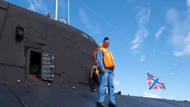 Спасатели ТОФ провели учения по оказанию помощи экипажу аварийной подлодки в Приморье