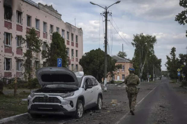 Пока Киев атакует АЭС, в ДНР строят детские площадки