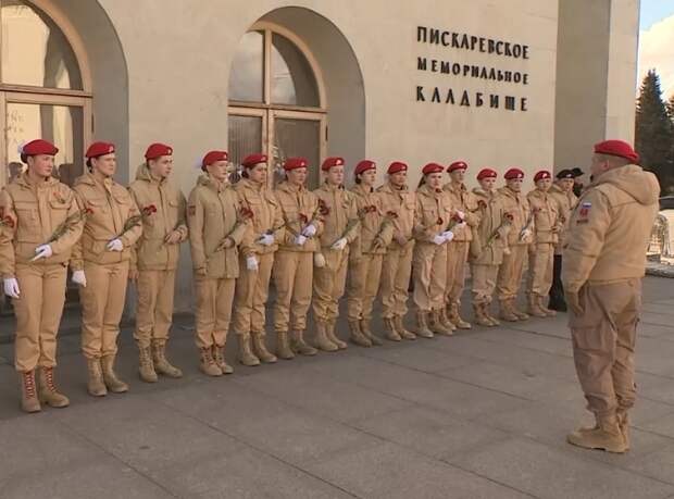 На Пискаревском кладбище организована торжественно-траурная церемония в честь Дня памяти жертв геноцида советского народа