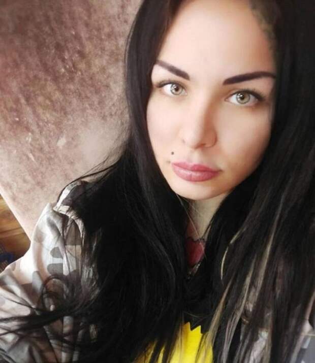 Родители русской девушки были против ее экспериментов и заставили вернуть свою прежнюю внешность: теперь она милая и элегантная леди