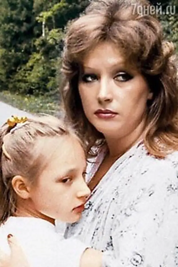 В Сети появилось редкое фото Пугачевой, сбежавшей с семьей из России