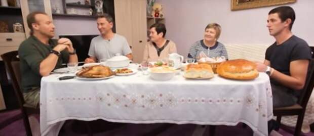 Олег Винник в эфире телеканала "Украина" познакомил публику со своими родственниками