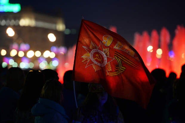 Российские военные сбросили над Никополем листовки в честь Дня Победы