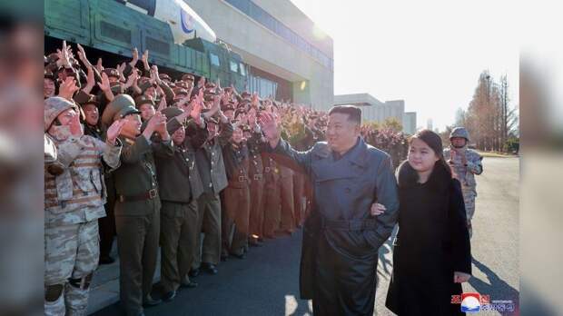 Ким Чен Ын во второй раз появился на публике в сопровождении дочери