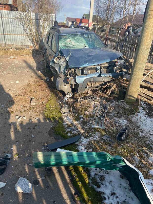 В деревне под Тверью пьяный водитель протаранил забор