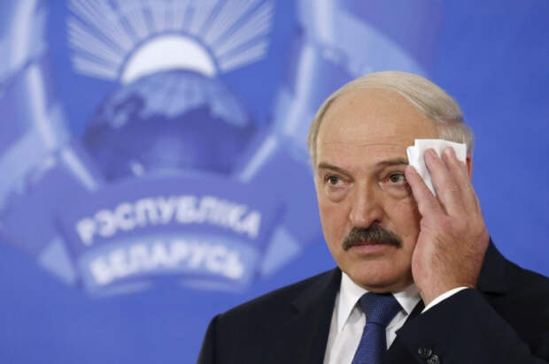 Лукашенко хочет втиснуться между русским и белорусским мирами