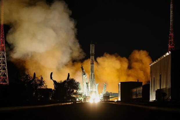 "Роскосмос": грузовой корабль "Прогресс МС-32" увеличил орбиту МКС на 1,1 км