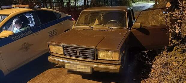 В Твери сотрудники ГИБДД штрафуют водителей за тонировку на стеклах автомобилей