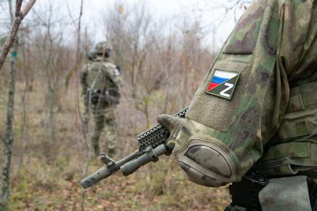 МО: рядовой Арутюнян, рискуя жизнью, спас 12 российских военных