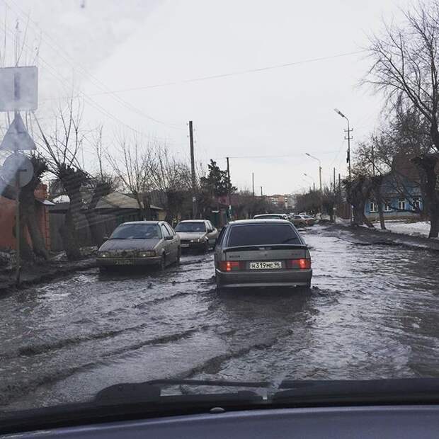 Омские дороги выглядят так, как будто там закончилась не зима, а война дороги, омск, прикол, юмор