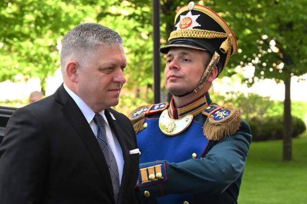 МИД Словакии: Фицо передаст Путину послание Зеленского во время визита в Москву
