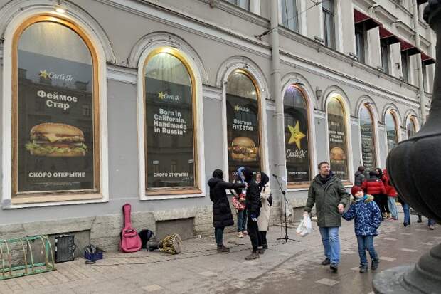 На Невском закрылся старейший в России Subway. На его месте появится Carl’s Junior
