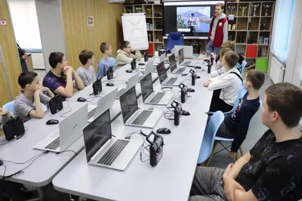 Дети ветеранов СВО познакомились с миром беспилотной авиации