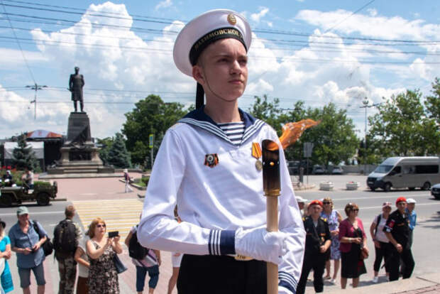 В Севастополе прошла церемония слияния вечных огней 