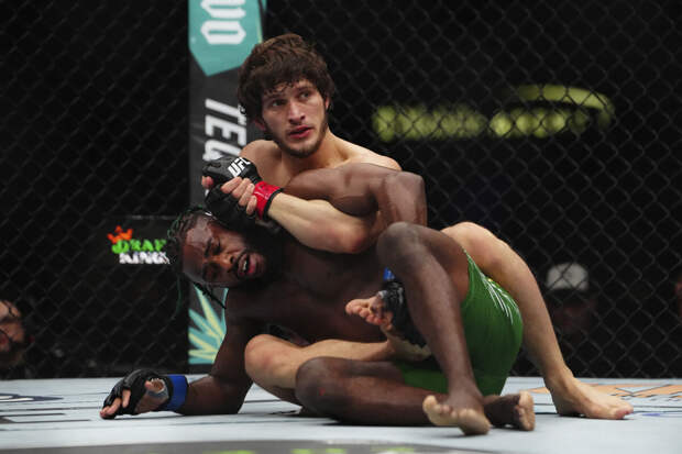 Российский боец UFC Евлоев рассказал, что в 2025 году серьезно переболел