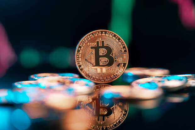 Стоимость биткоина превысила $70 тыс. впервые с 16 февраля