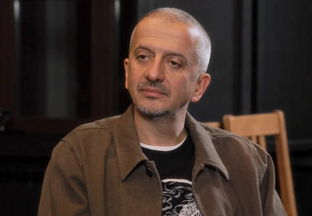 "Я приучил себя к ощущению, что я лучше всех". Константин Богомолов высказался о политической цензуре, условиях назначения в театр на Бронной и своём превосходстве