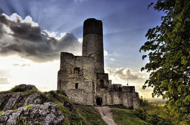 Хенцинский замок, Польша. Построен в 1306 году. европа, замки, история, средневековье