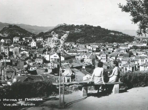 Осязаемая память: о чем могут рассказать старые открытки