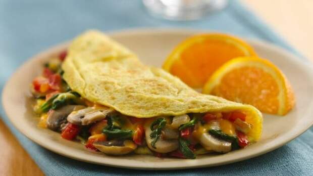 Овощной омлет. \ Фото: bettycrocker.com.