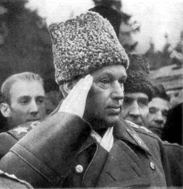 Открытие мемориала на могиле неизвестному солдату