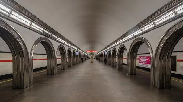 Пассажир метро случайно упал на рельсы на станции «Академическая»