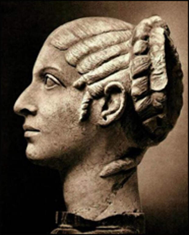 Скульптурный портрет Клеопатры VII.  Мрамор. Лондон, Британский музей. 