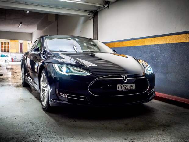 Тест-драйв Tesla Model S 85D: Привет, будущее!