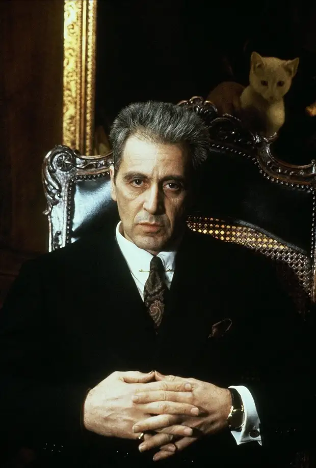 Встречается с 28-летней девушкой и танцует на улицах: как сейчас выглядит и чем занимается Аль Пачино