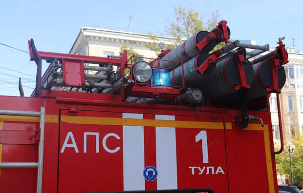 Тульсакие огнеборцы потушили пожар в цехе по производству мебели