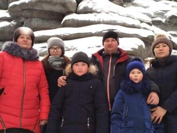 «В наручники и на выдворение»: русскую семью в Екатеринбурге выгоняют из страны. Вы не поверите, за что