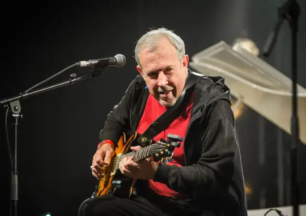 «Водка не такая, огурцы не так посолены»: Пучков высмеял Макаревича