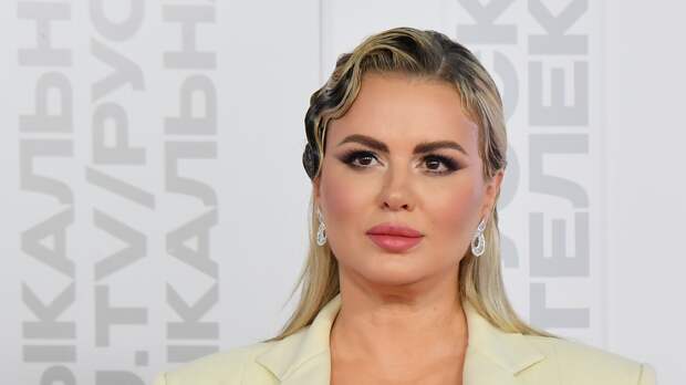 «Странно живут»: Анна Семенович жестко раскритиковала современных мужчин