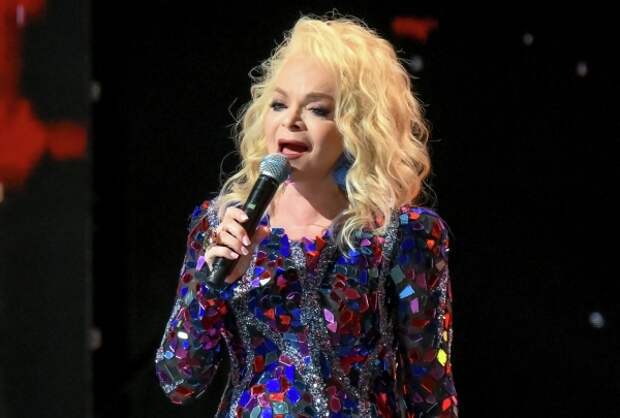 Лариса Долина выступила на концерте памяти Высоцкого в Москве