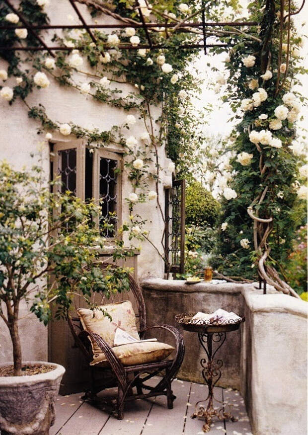 vintage balcony 35 Worlds Most Beautiful Balconies