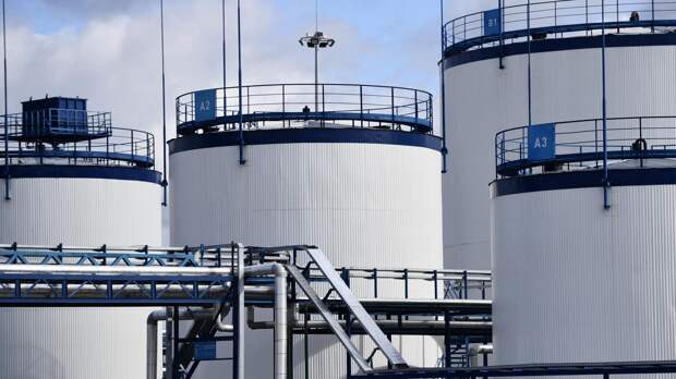 "Свои правила": Венгрия заключит нефтяную сделку с Россией без спроса у ЕС