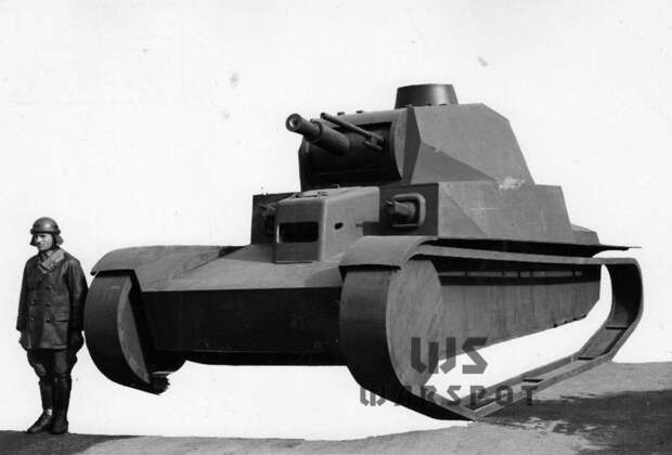 Полноразмерный макет первого варианта Carro P 75. Он во многом базировался на конструкции августа 1940 года - Тяжёлый танк по-итальянски | Warspot.ru