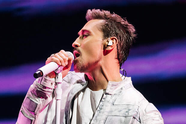 Дима Билан в новом шоу летает под куполом и меняет цвет глаз