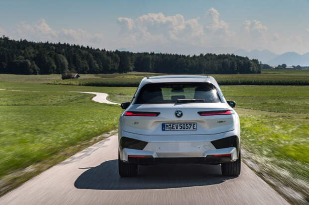 BMW iX тест драйв
