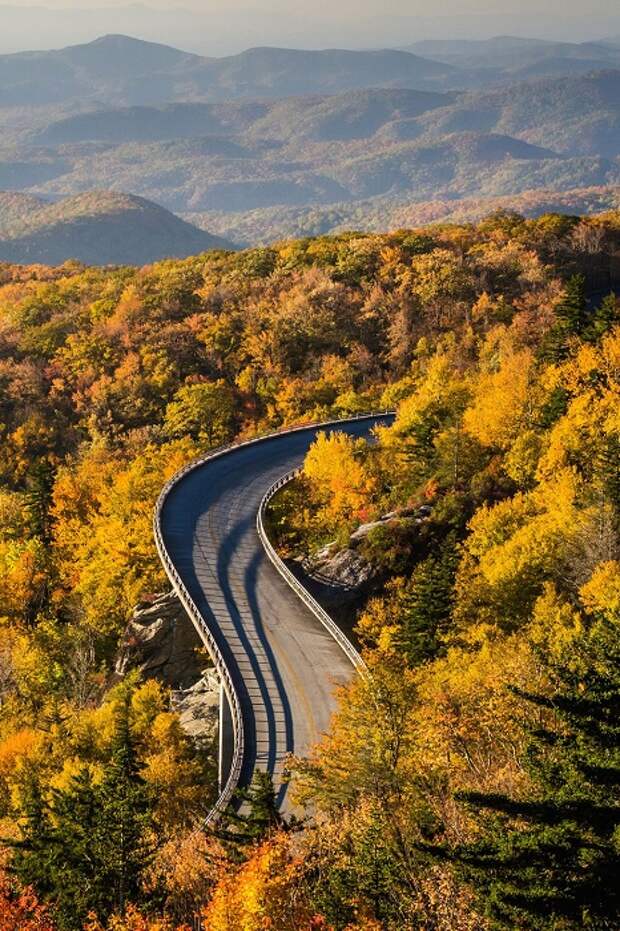 Одна из самых красивых дорог в США, ее длина составляет около 750 км.