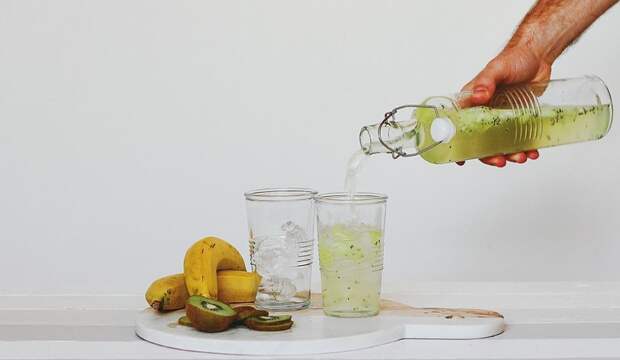 Националисты ВСУ потребовали от Зеленского организовать поставки смузи и киви на фронт