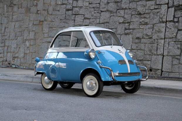 Модель BMW Isetta 1954 года/ Фото: motorcarstudio.com