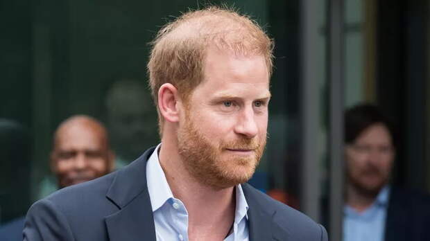 Принц Гарри в Киеве: гуманитарная миссия или тень нацистского костюма, которую не скрыть