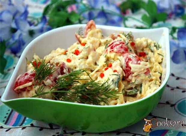 салат с консервированным кальмаром