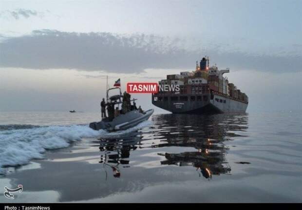 Tasnim: КСИР захватил в Ормузском проливе используемое ВС США судно Epaminondas